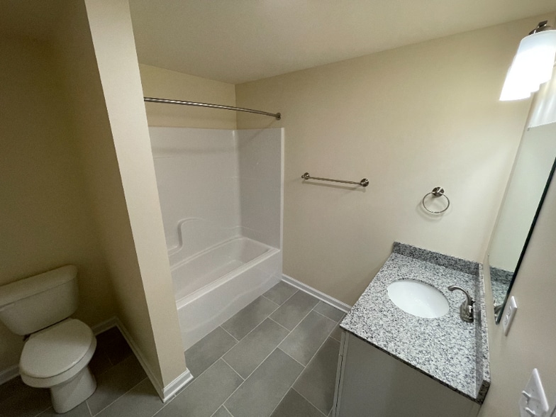 Building Photo - 540 Northend Dr