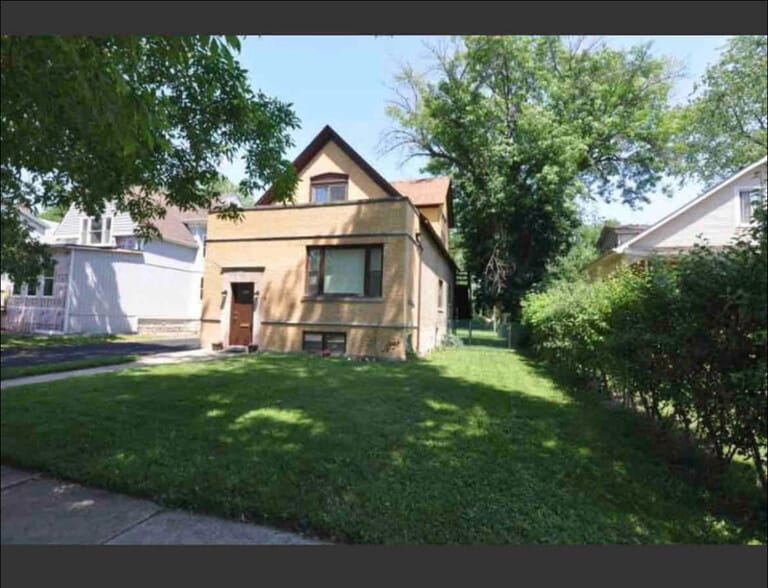 Front of the building - 10109 S Prospect Ave