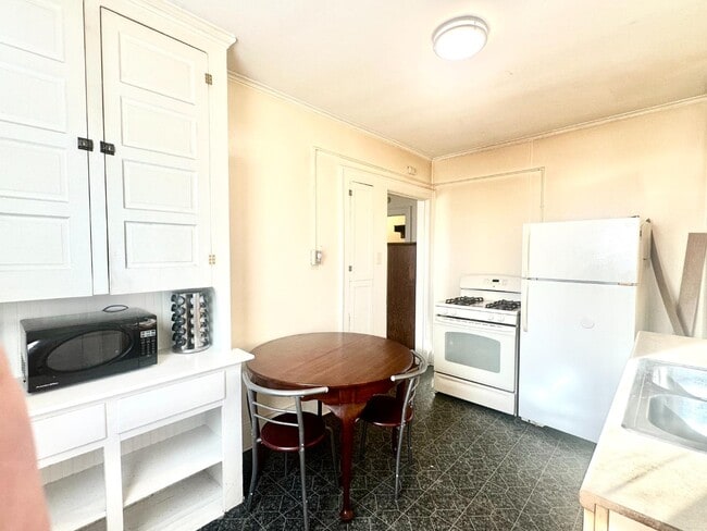 Building Photo - 1901 4th Ave