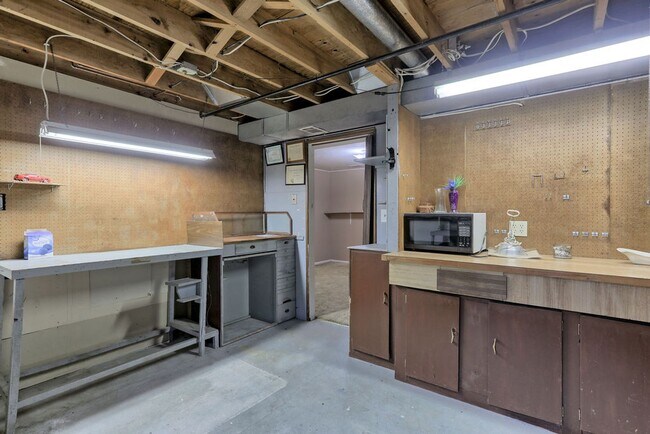 Building Photo - 2 Bedroom Ranch in Loveland with finished ...