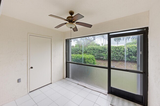 Building Photo - 9633 Riverside Dr