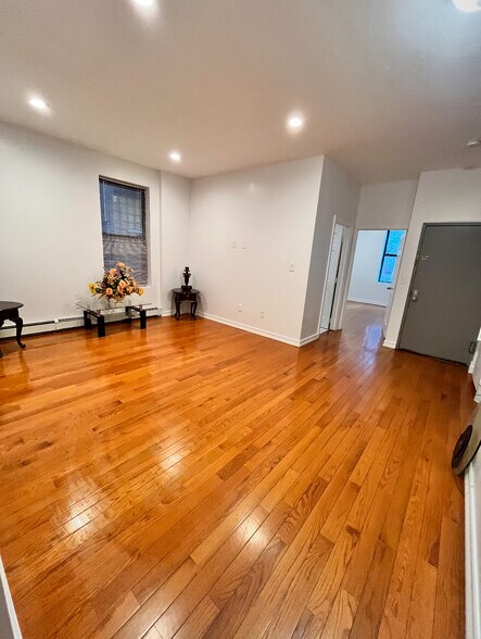 Primary Photo - 89 Elliott Ave