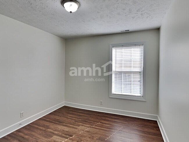 Building Photo - 1725 Kinsale Ave