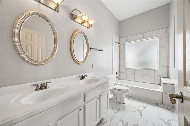 Building Photo - 5027 Creekmont Dr