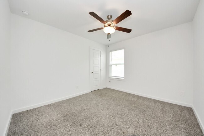 Building Photo - 8614 Shumard Oak Dr