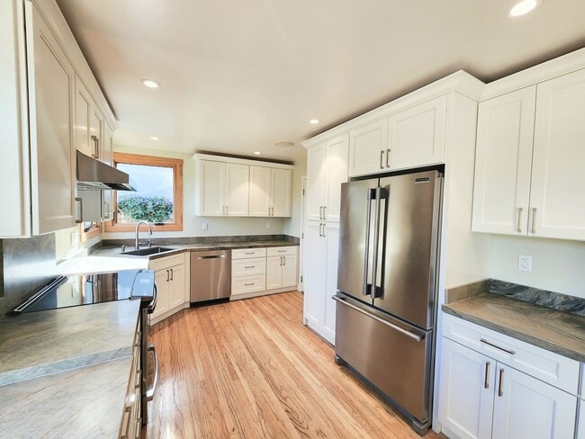 Building Photo - Two bedroom house in Redwood City