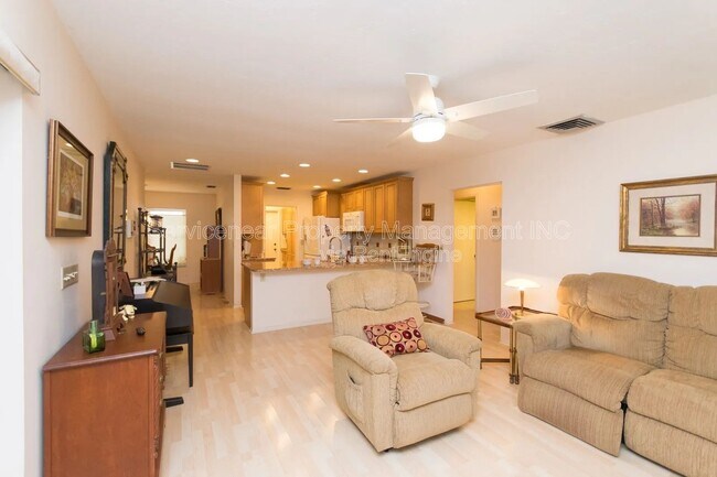 Building Photo - 423 Whispering Oaks Ct
