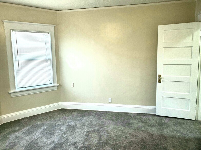 Building Photo - 3560 Jones St