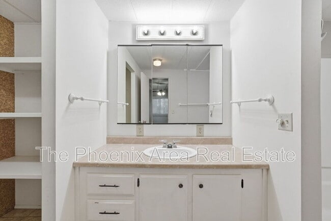 Building Photo - 2431 N Higley Rd