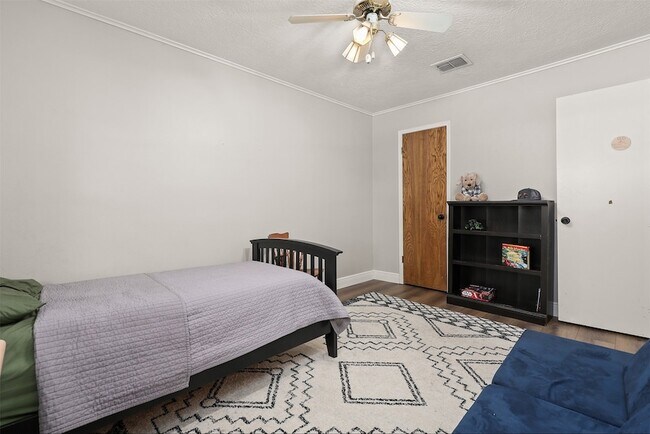 Building Photo - 1819 Meadow Creek Dr