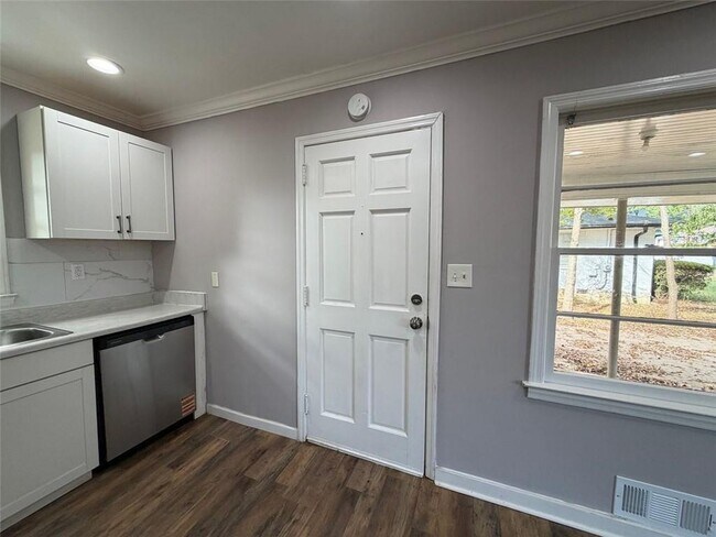 Building Photo - 109 Scarlett Dr