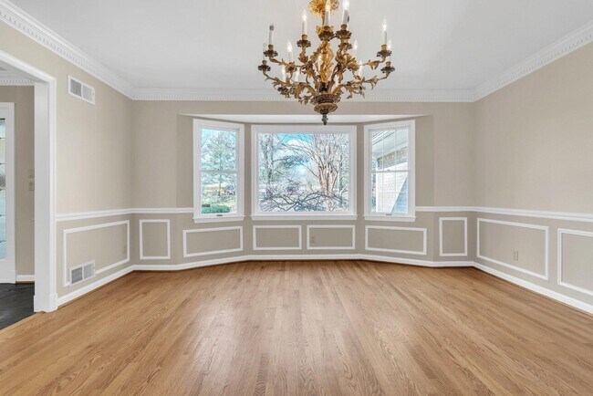 Building Photo - 8616 Chateau Dr