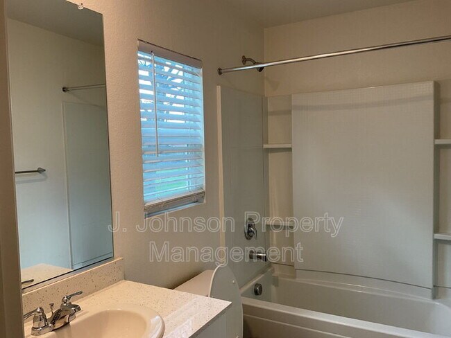 Building Photo - 470 Miwok Ln