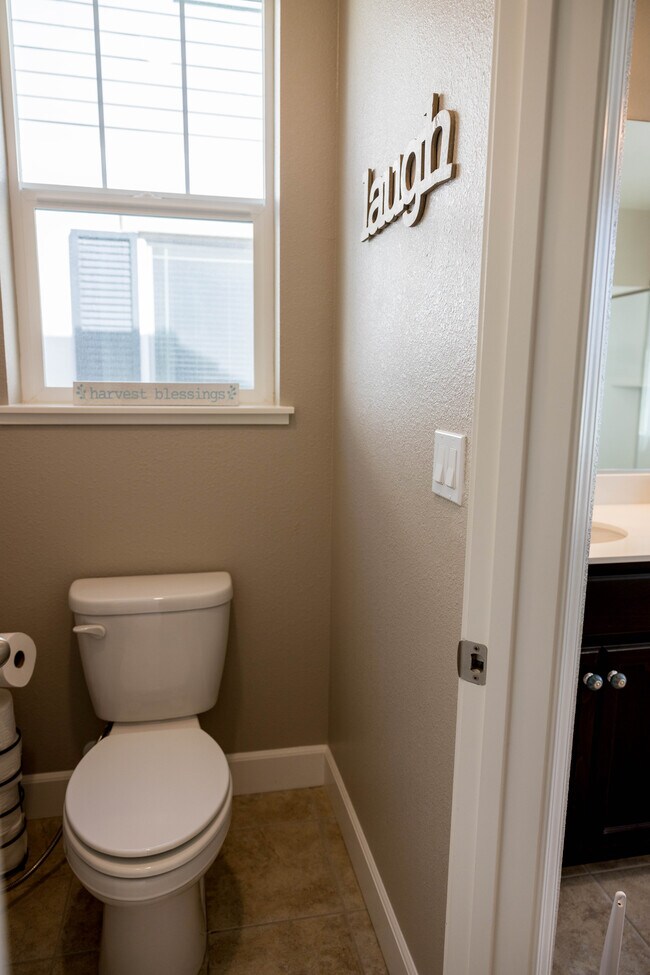 Building Photo - 617 Copper Ridge Way