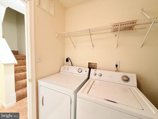 Building Photo - 1802 Chatfield Terrace