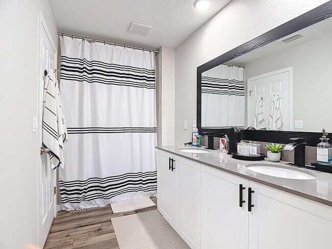 Building Photo - 1504 Hummingbird Rd