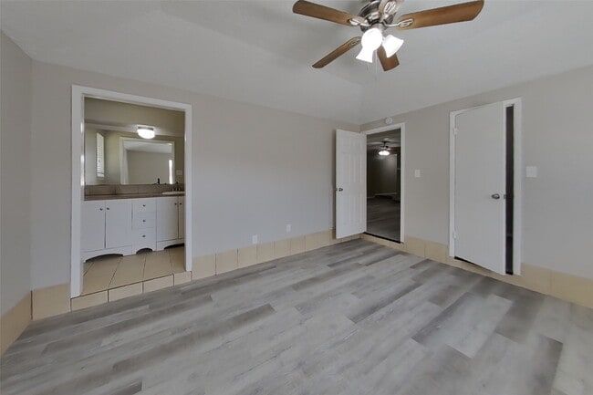 Building Photo - 3815 Regency Dr