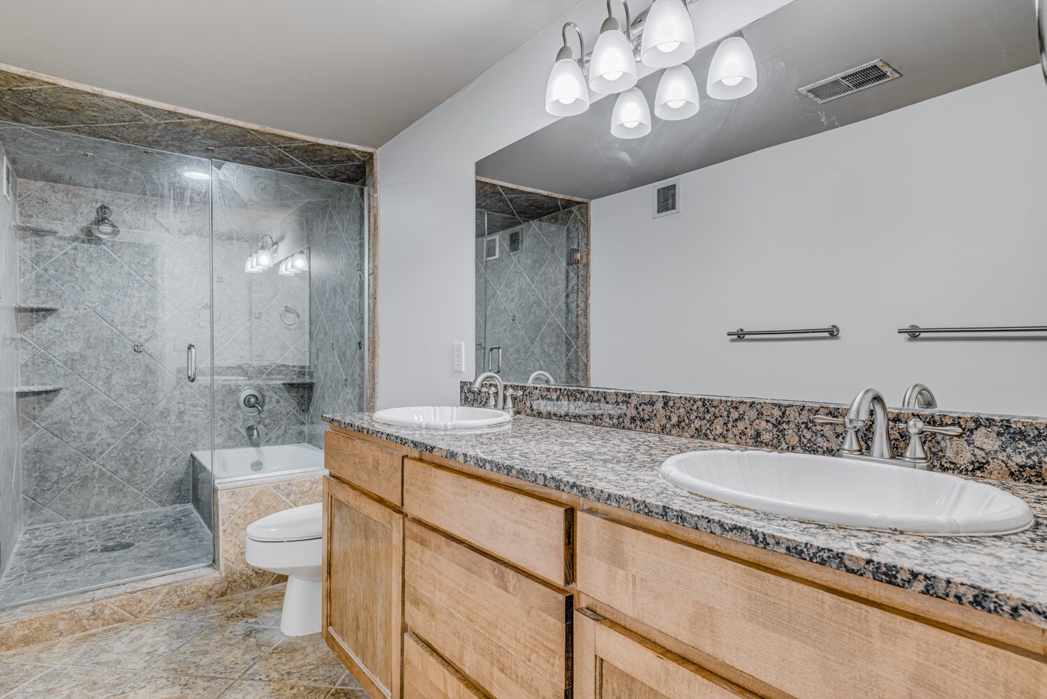Master bathroom w/ dual sinks and shower/tub wet room - 310 S Main St