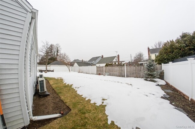 Building Photo - 2454 Columbus Ave