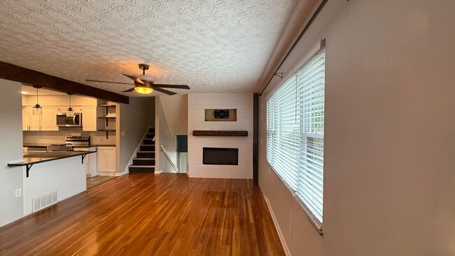 Building Photo - 321 Heil Dr