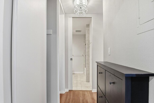 Building Photo - 6542 Ocean Crest Dr