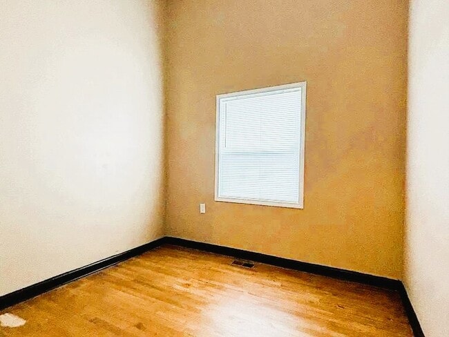 Building Photo - Abner Place