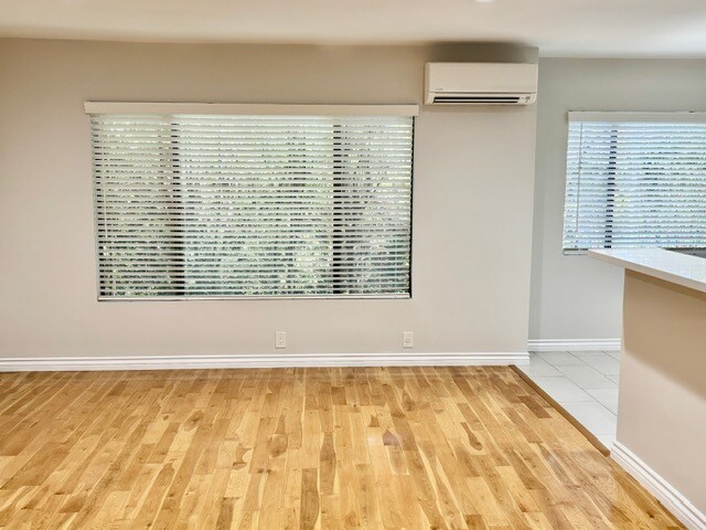 Building Photo - 2488 Beachwood Dr