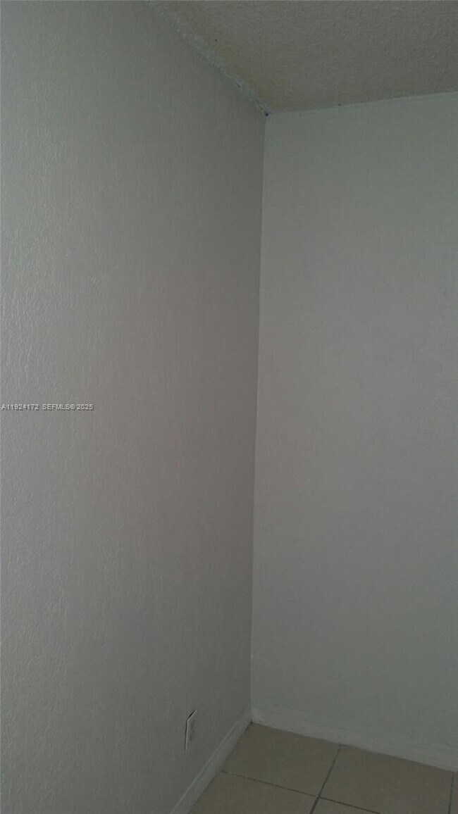 Building Photo - 4550 NW 9th St