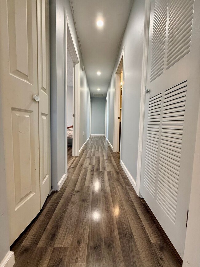 Building Photo - 3 Bedroom Ranch Home Available February, 2026 ($1,750 Monthly)