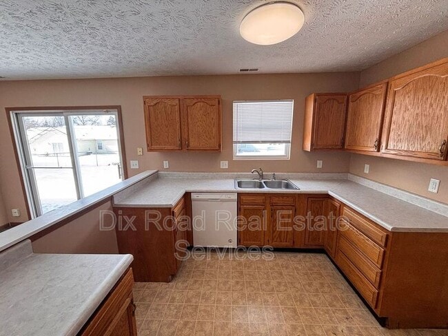 Building Photo - 3821 Cavanaugh Rd