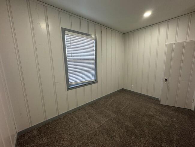 Building Photo - Remodeled unit in Durham.