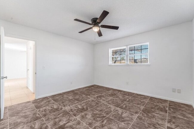 Building Photo - 600 W Olive St