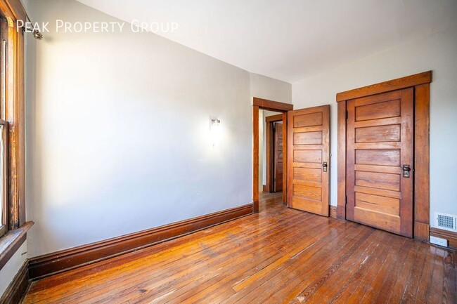 Building Photo - AVAILABLE NOW! Newly Renovated 2 Bedroom T...