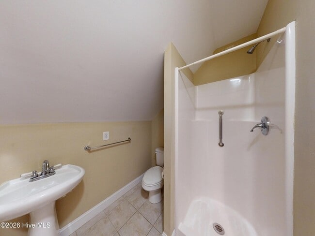 Building Photo - 3 Shenecossett Ln