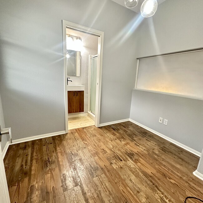 Building Photo - 2649 Villas Way