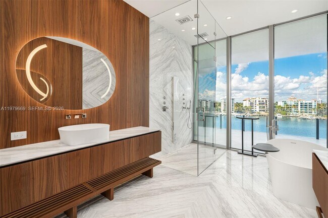 Building Photo - 5 Grove Isle Dr