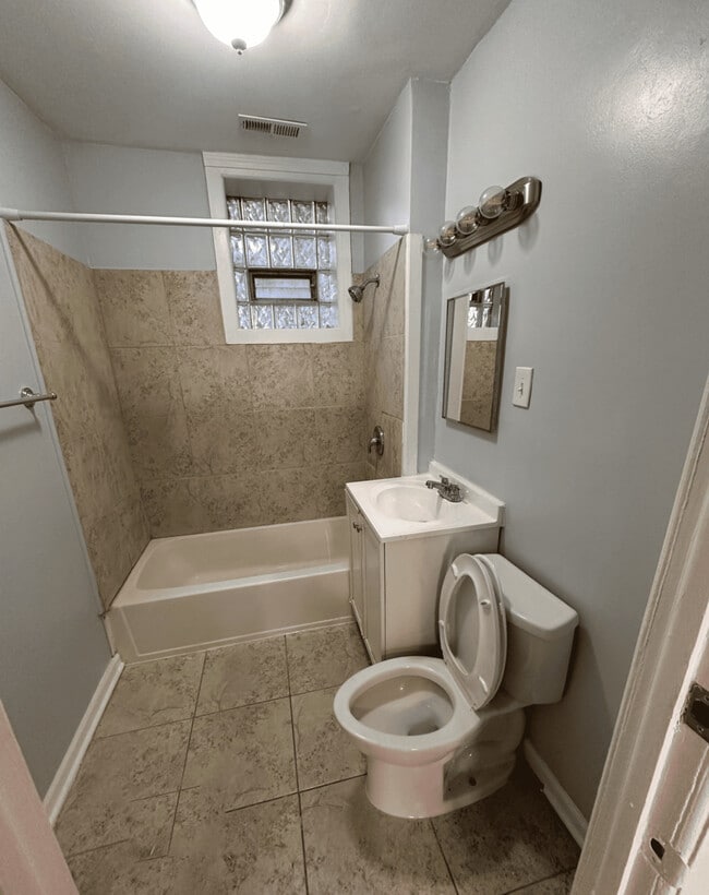 Building Photo - 2606 W Le Moyne St