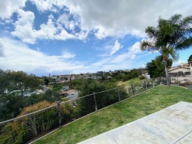 Building Photo - 3 Bedroom 2 Bath with View! (USD / Linda V...
