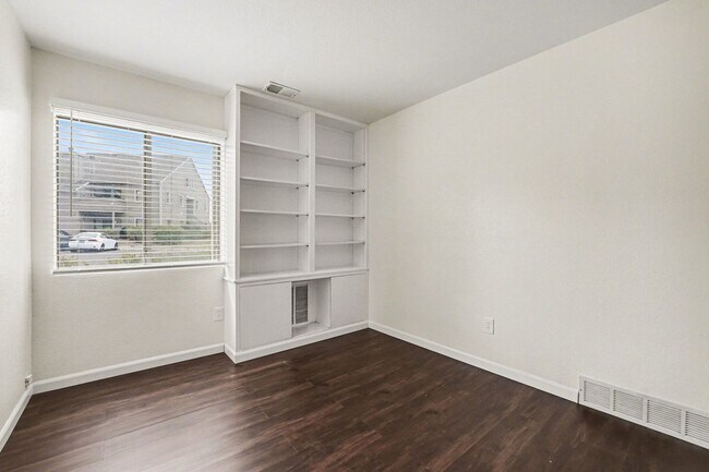 Building Photo - Updated 2 Bedroom 2 Bathroom Condo in Lakewood!