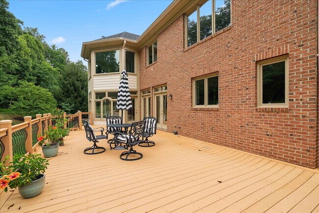 Building Photo - Your New Home Awaits