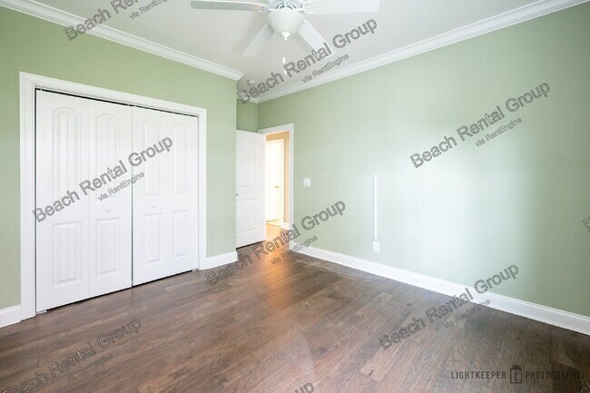 Building Photo - 121 Champions Village Dr