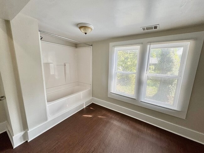 Building Photo - 1275 Tutwiler Ave