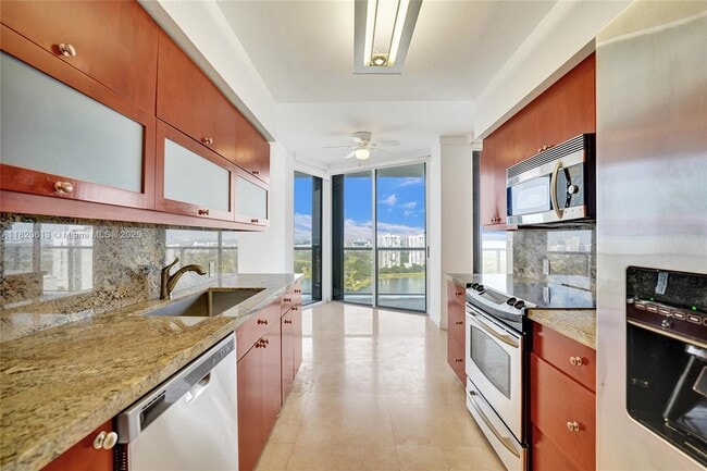 Building Photo - 20281 E Country Club Dr