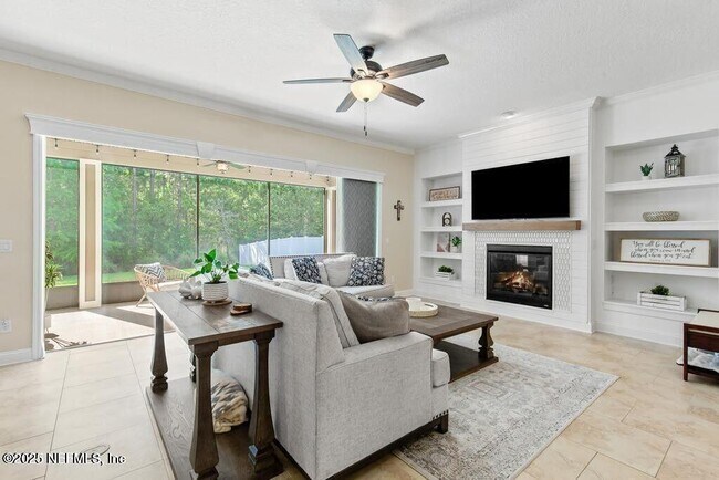 Building Photo - 350 Brambly Vine Dr