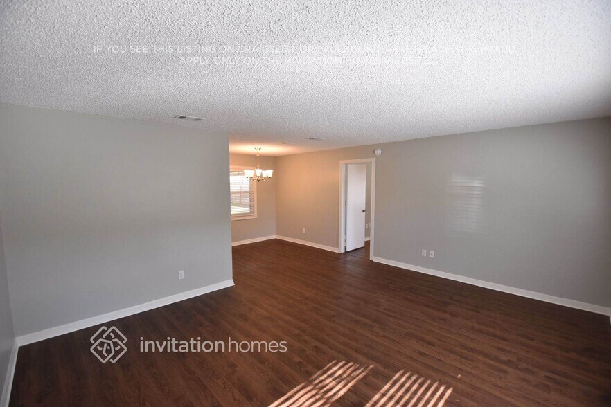 Building Photo - 1185 Village Forest Pl