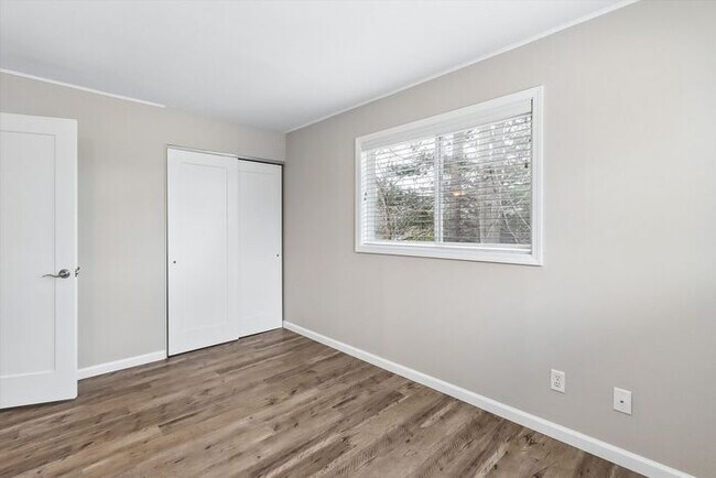 Building Photo - $1,750 | 3 Bedroom, 1 Bathroom Top Floor Duplex | No Pets | Available for Immediate Move-In!