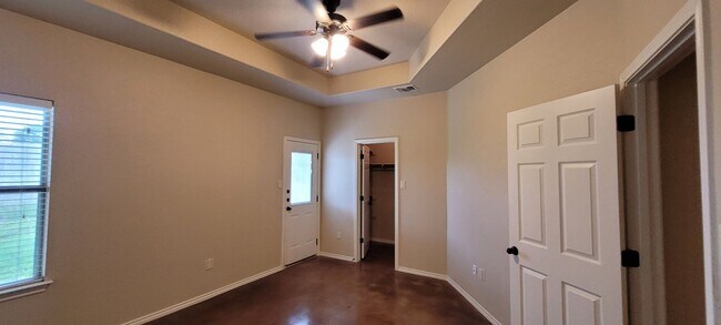 Building Photo - 3 Bed-2 Bath in New Braunfels
