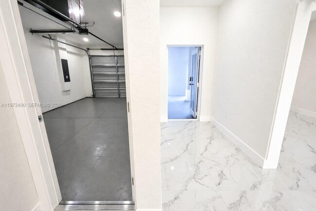 Building Photo - 2423 Milton Ave S