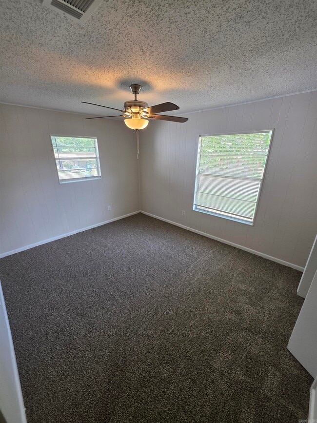 Building Photo - 2112 Virginia Dr