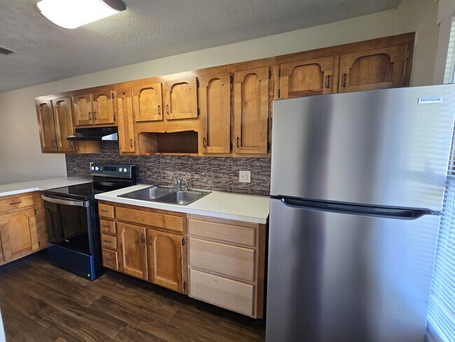 Building Photo - 412 S Ashley St